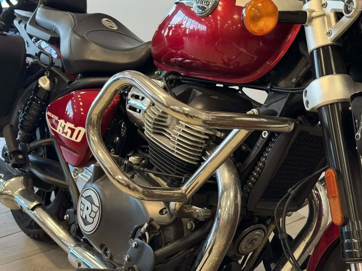 Royal Enfield Super Meteor 650 (2023 - 26) (7)