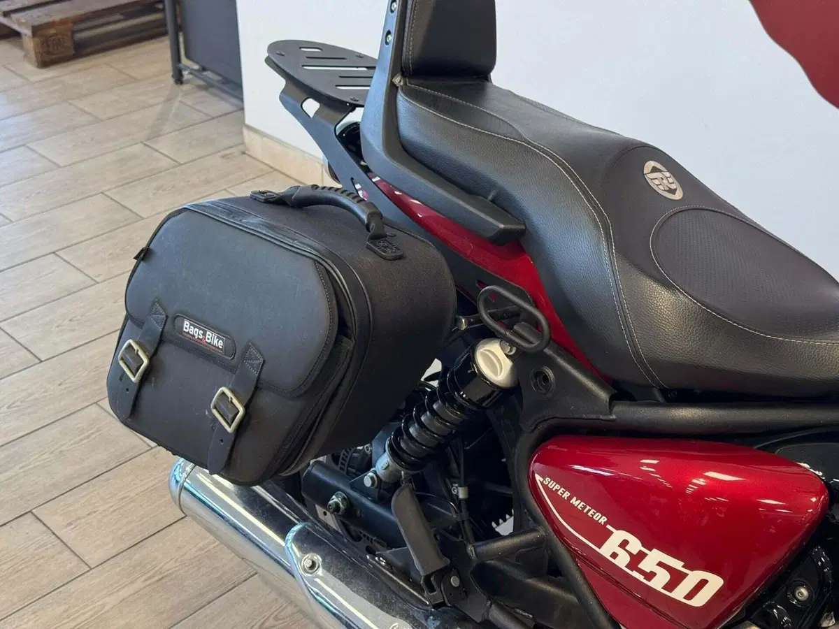 Royal Enfield Super Meteor 650 (2023 - 26) (8)