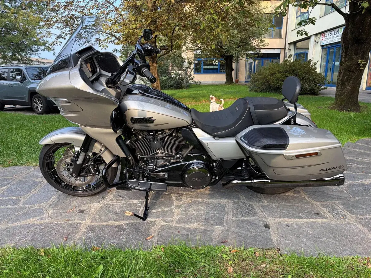 Harley-Davidson CVO Road Glide (2023)