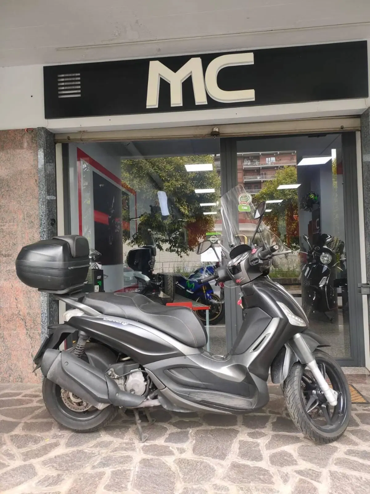 Piaggio Beverly 350 Police ABS-ASR (2018 - 20) (3)