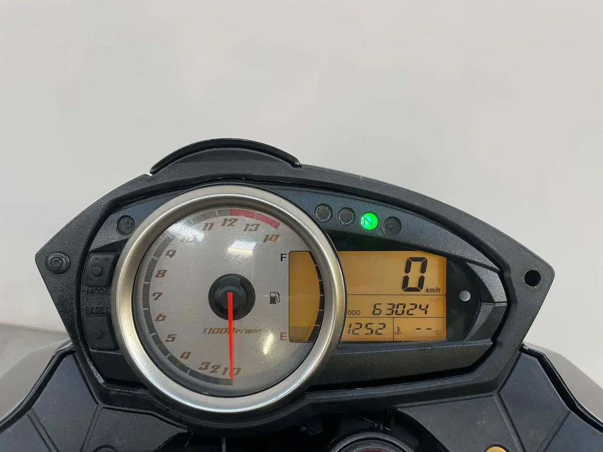 Kawasaki Z 750 (2007 - 14) (7)