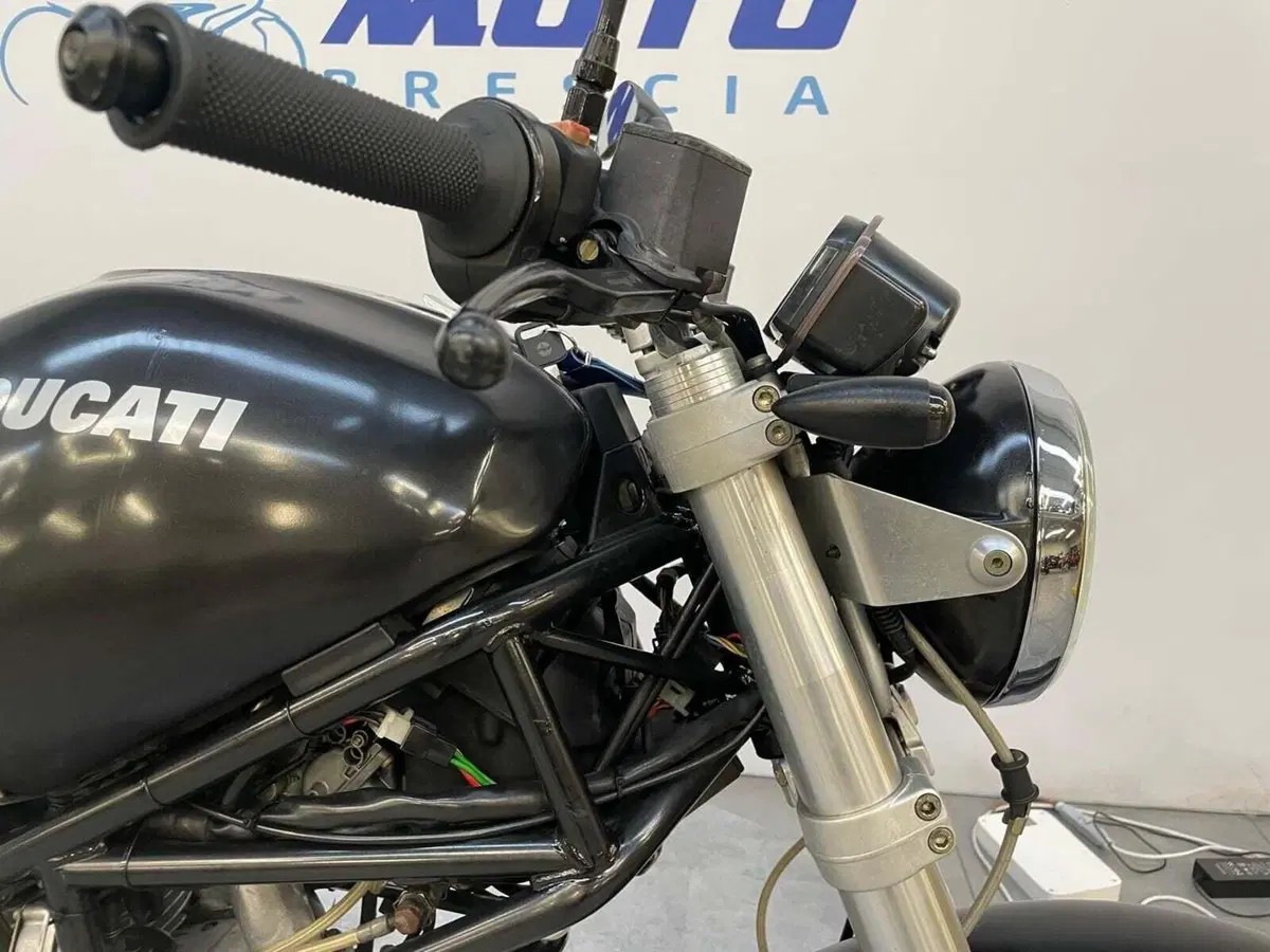 Ducati Monster 600 Dark (1998 - 01) (2)