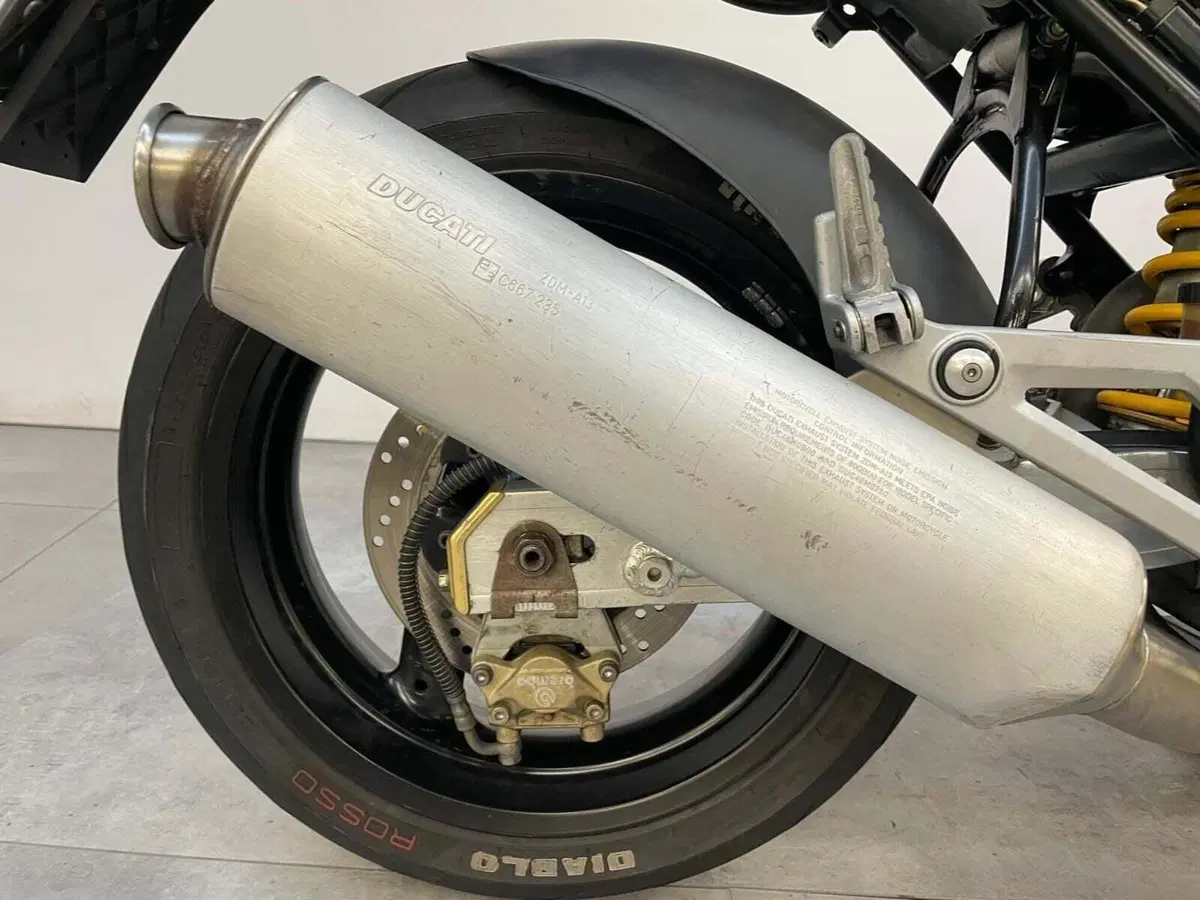 Ducati Monster 600 Dark (1998 - 01) (4)