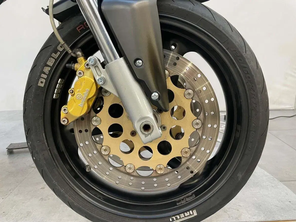Ducati Monster 600 Dark (1998 - 01) (6)
