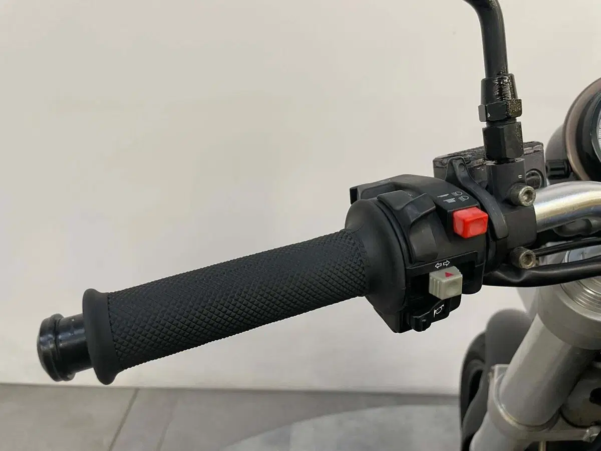 Ducati Monster 600 Dark (1998 - 01) (8)