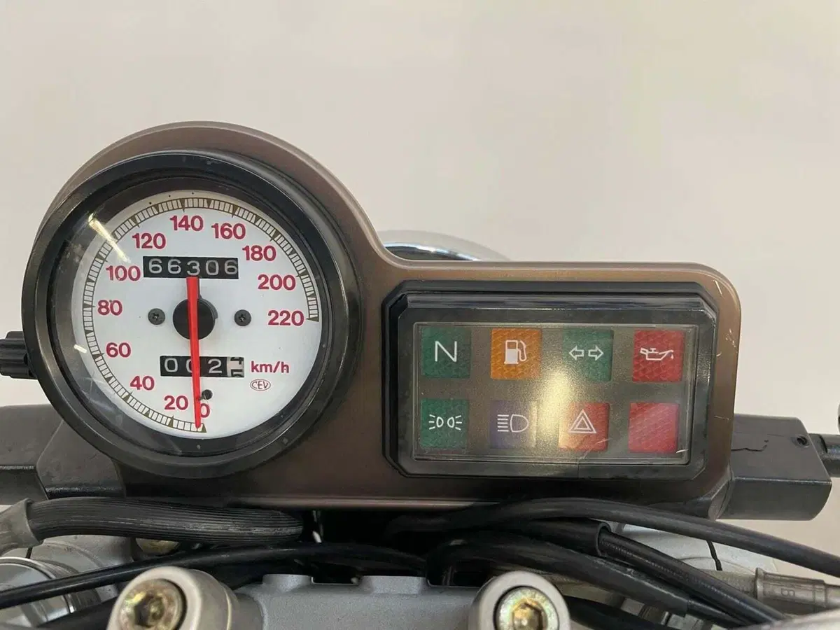 Ducati Monster 600 Dark (1998 - 01) (9)