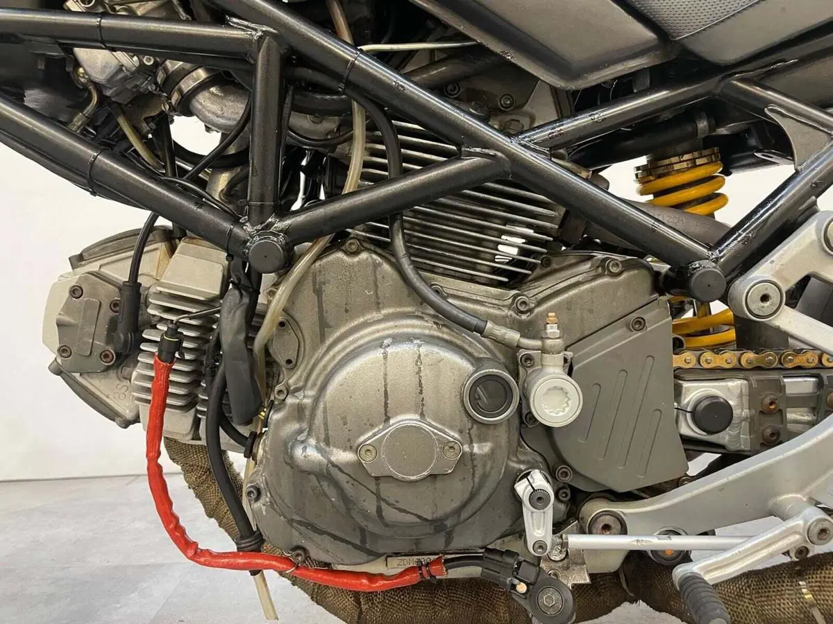 Ducati Monster 600 Dark (1998 - 01) (12)