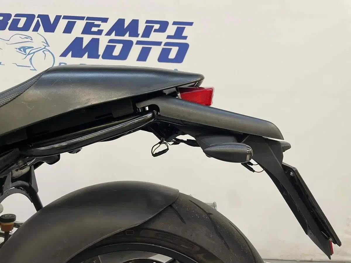 Ducati Monster 600 Dark (1998 - 01) (16)