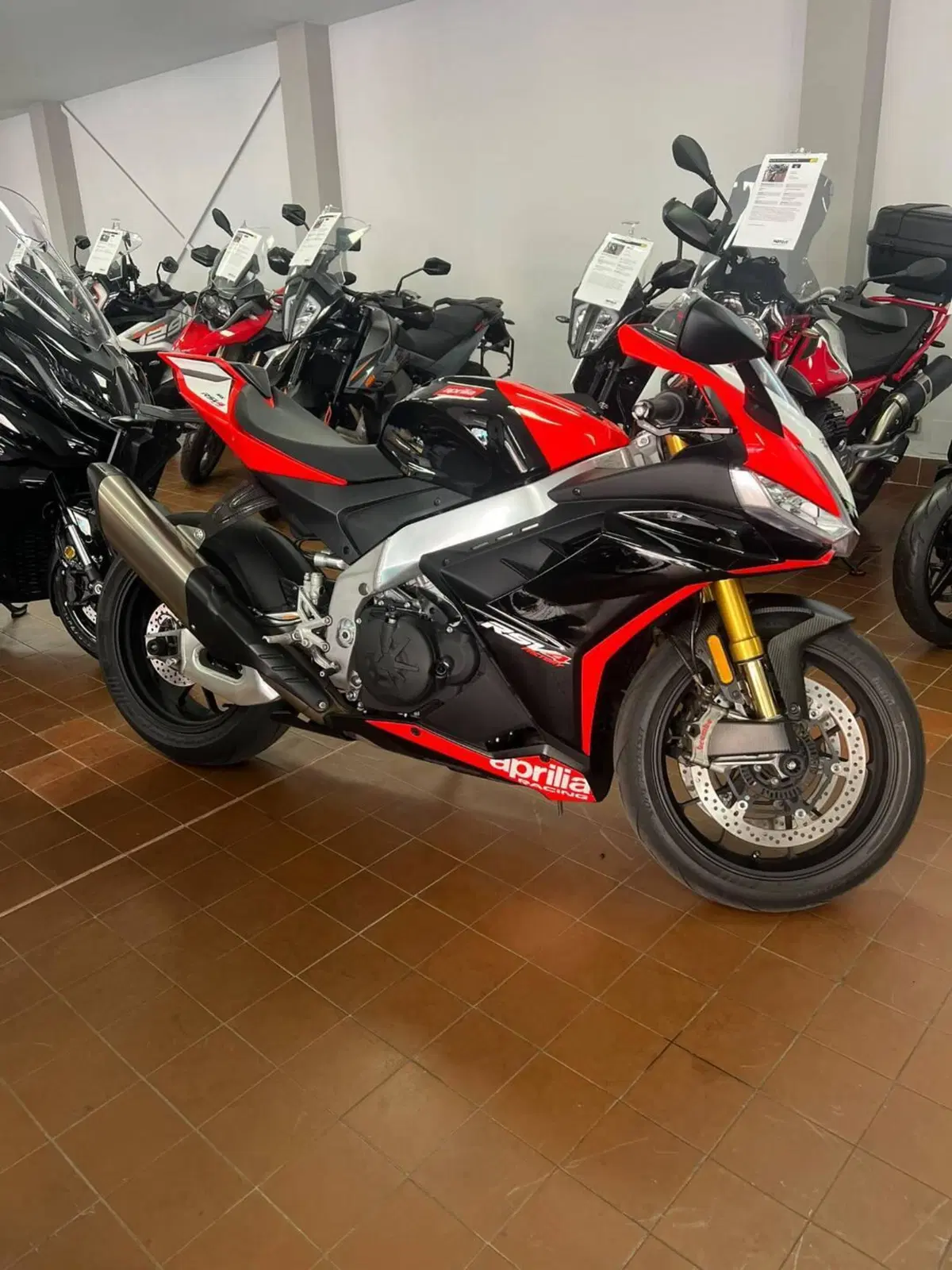 Aprilia RSV4 1100 Factory SE-09 SBK (2024)