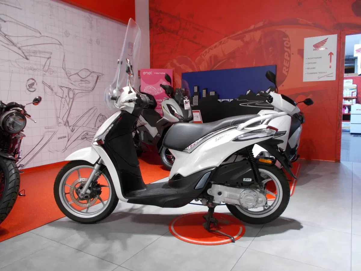 Piaggio Liberty 50 i-get (2016 - 18) (3)