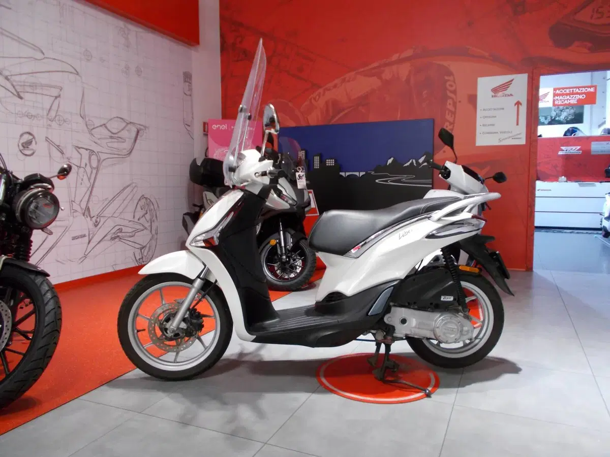 Piaggio Liberty 50 i-get (2016 - 18) (4)
