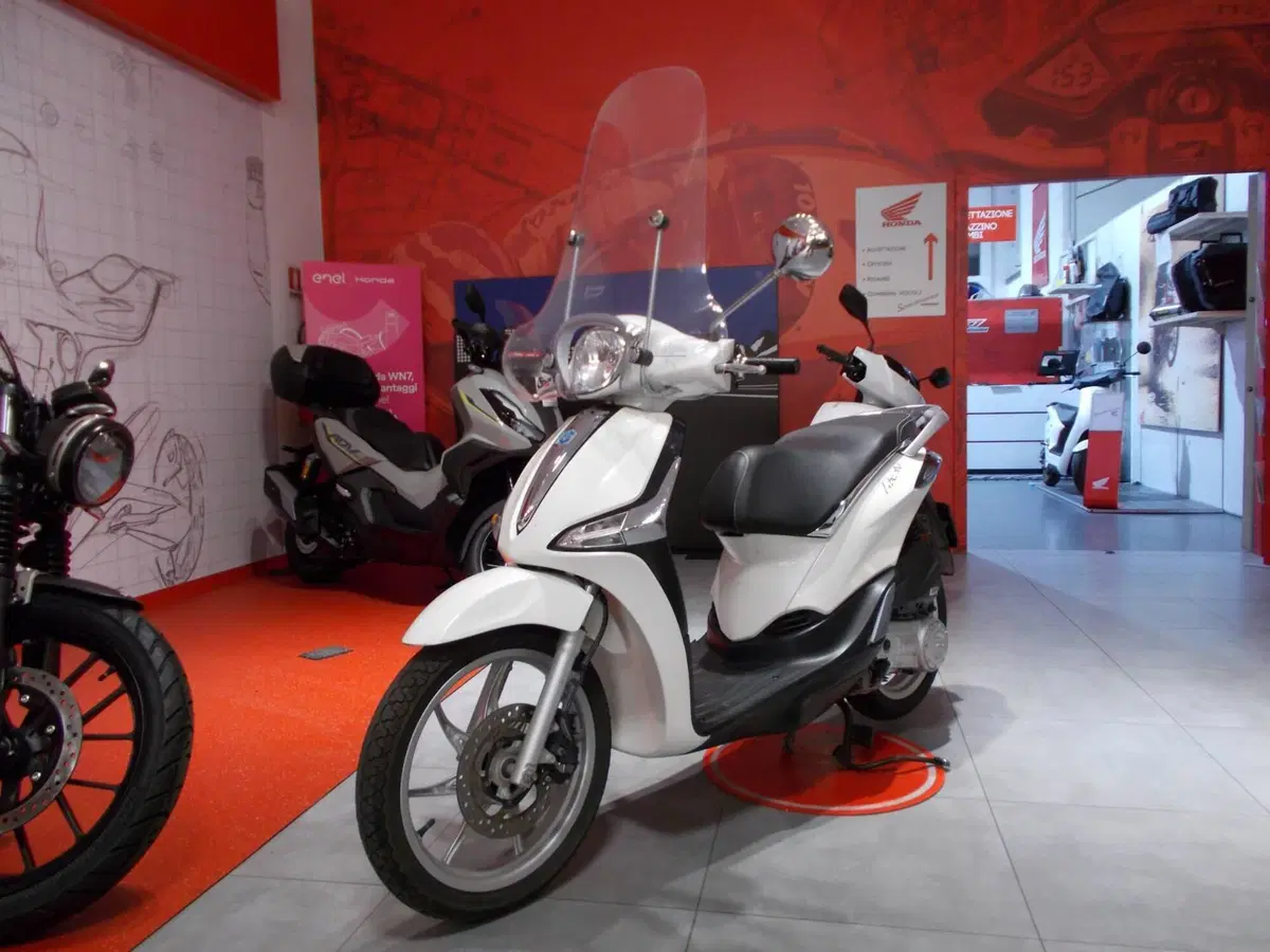 Piaggio Liberty 50 i-get (2016 - 18) (6)