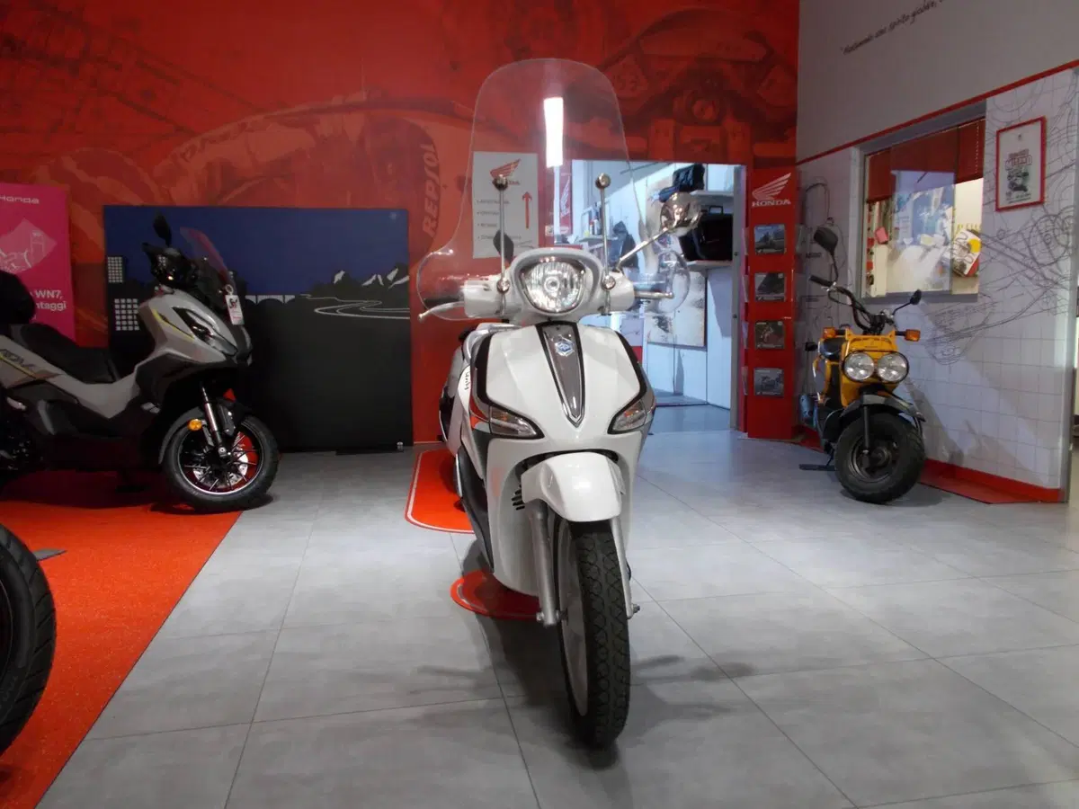 Piaggio Liberty 50 i-get (2016 - 18) (8)