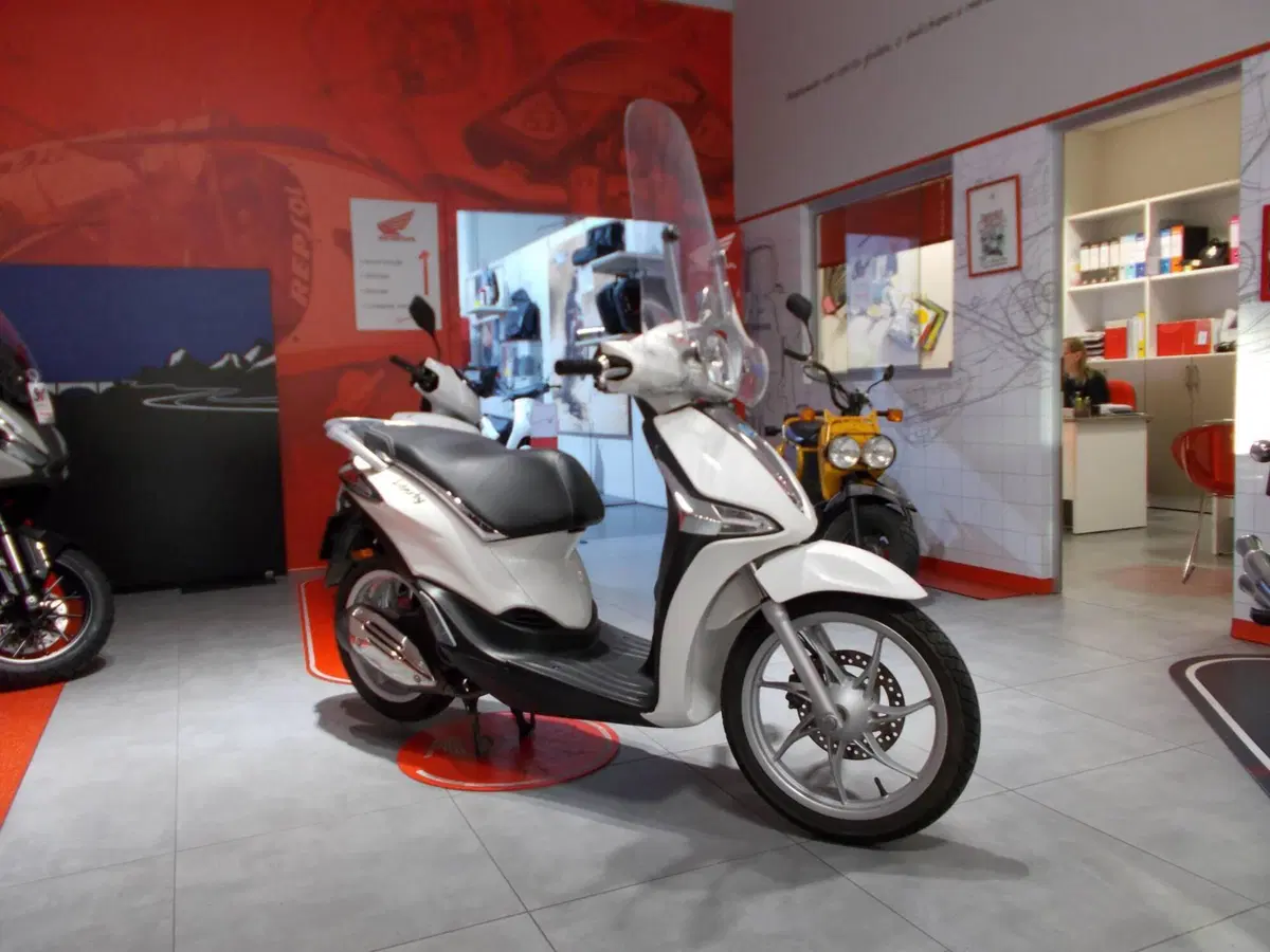 Piaggio Liberty 50 i-get (2016 - 18) (9)
