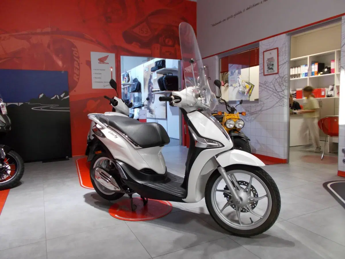 Piaggio Liberty 50 i-get (2016 - 18) (10)