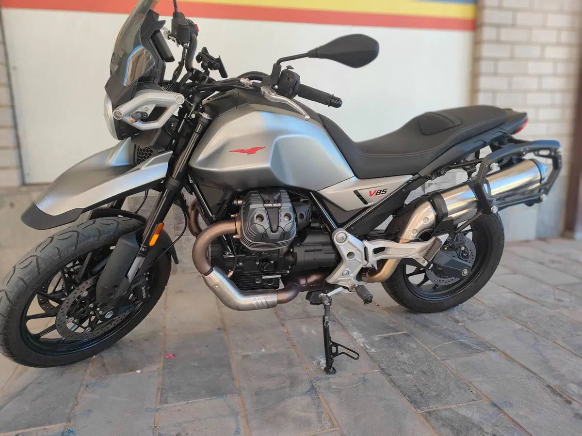 Moto Guzzi V85 Strada (2024 - 26)