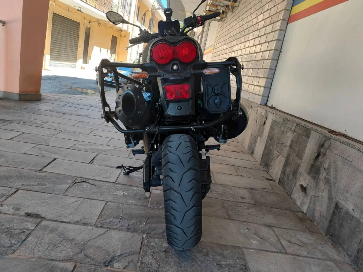 Moto Guzzi V85 Strada (2024 - 26) (3)