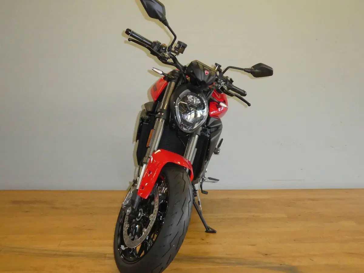 Ducati Monster 890 (2026) (2)