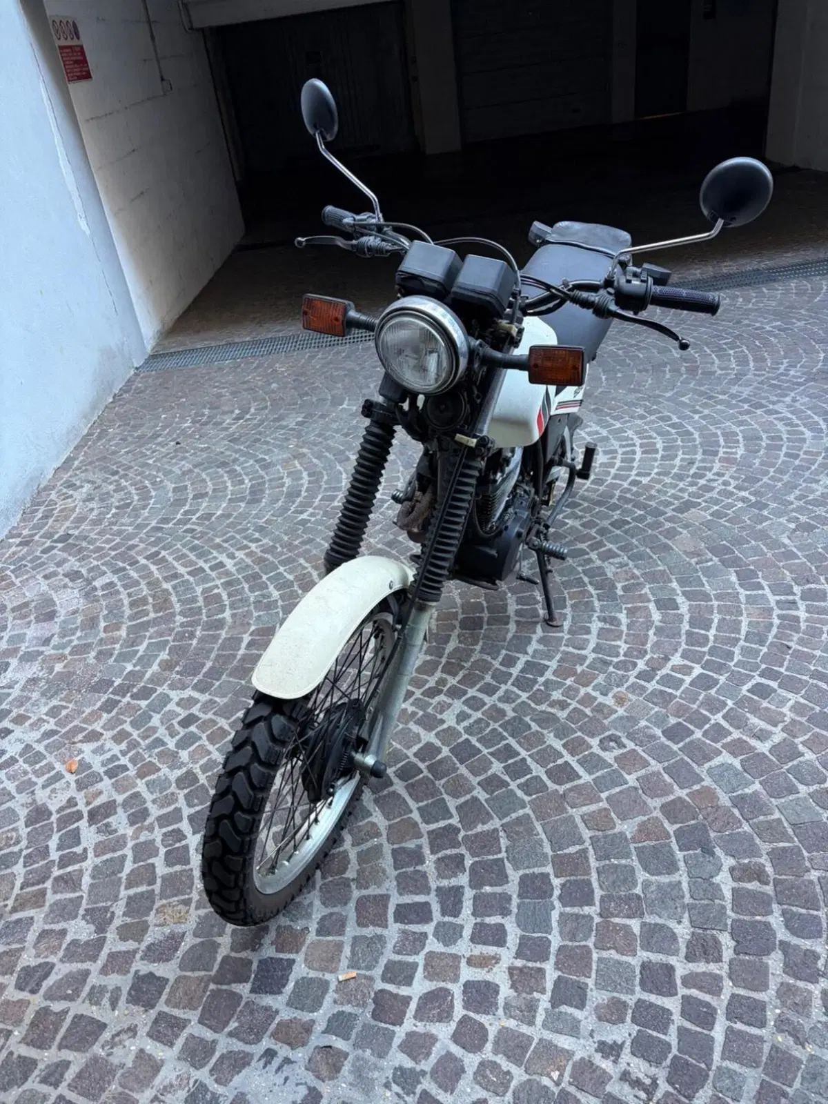 Yamaha XT 550 (5)