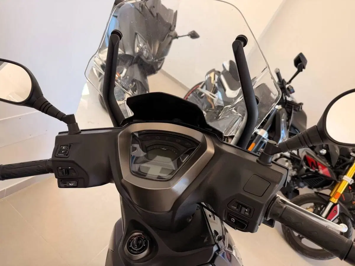 Kymco Agility 300i (2021 - 25) (2)