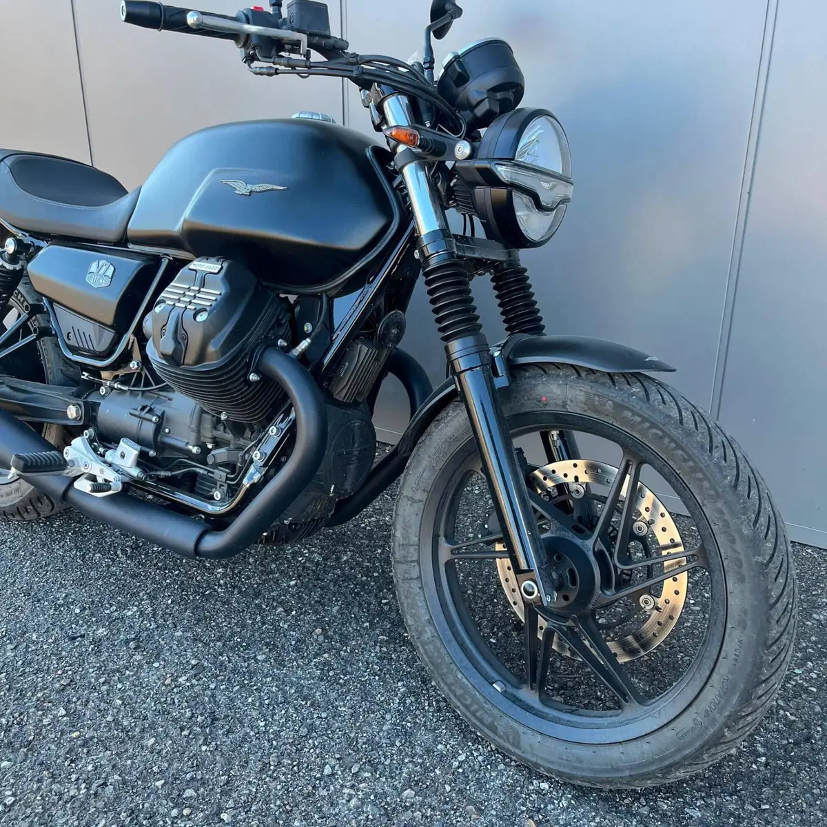 Moto Guzzi V7 Stone (2025 - 26) (3)