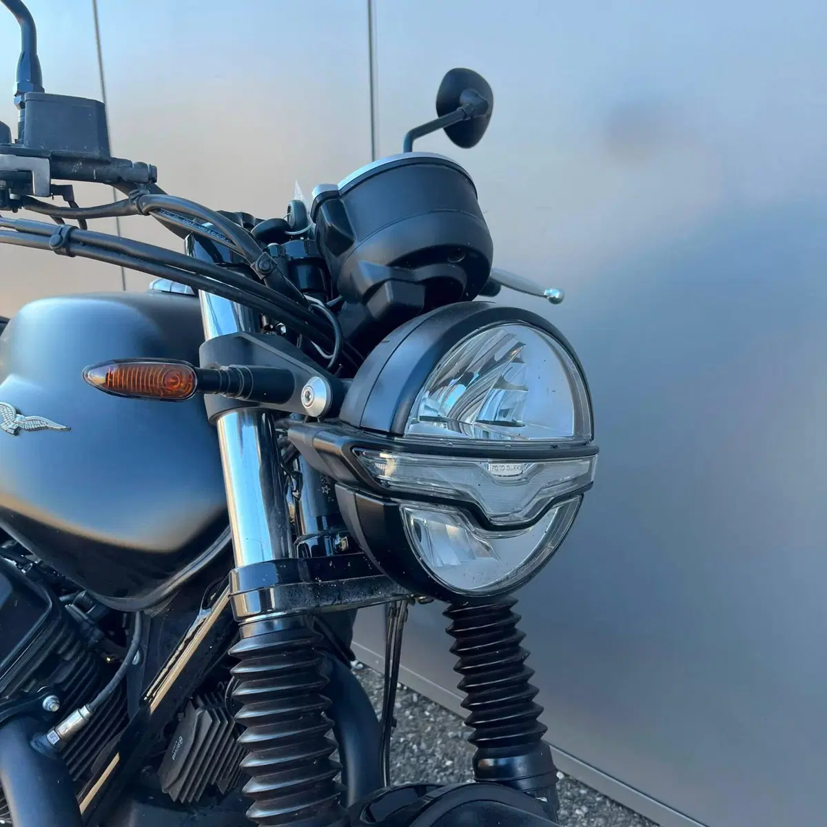 Moto Guzzi V7 Stone (2025 - 26) (5)