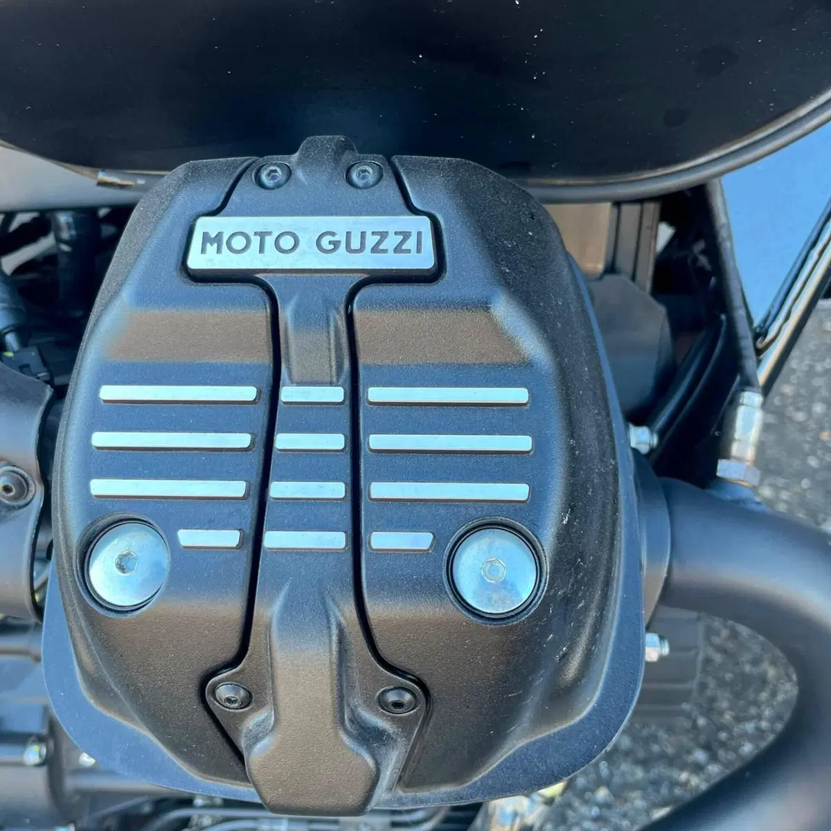 Moto Guzzi V7 Stone (2025 - 26) (6)