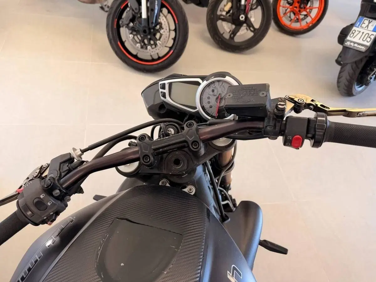 Triumph Street Triple (2007 - 12) (7)