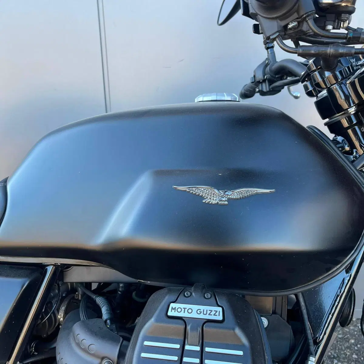 Moto Guzzi V7 Stone (2025 - 26) (7)