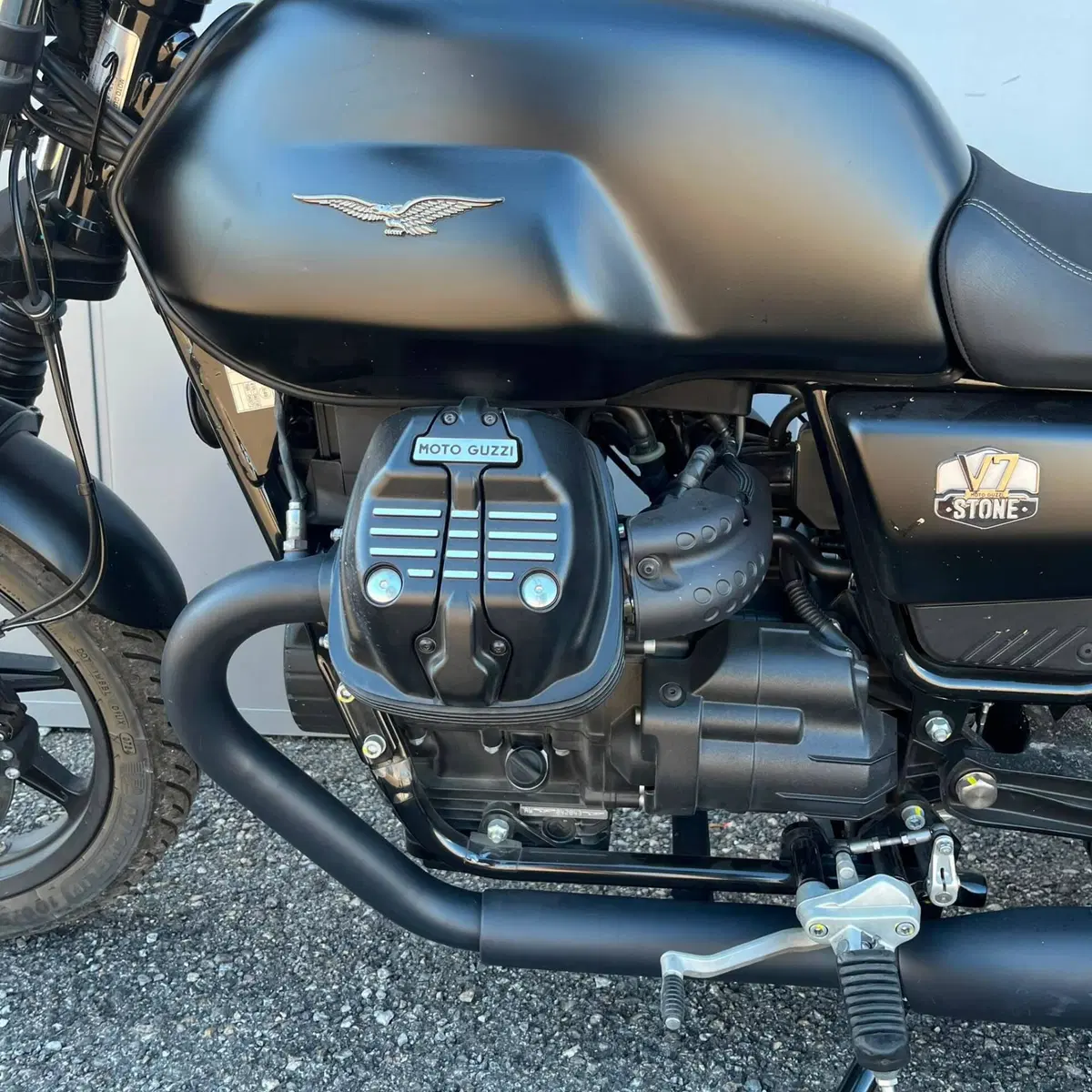 Moto Guzzi V7 Stone (2025 - 26) (20)