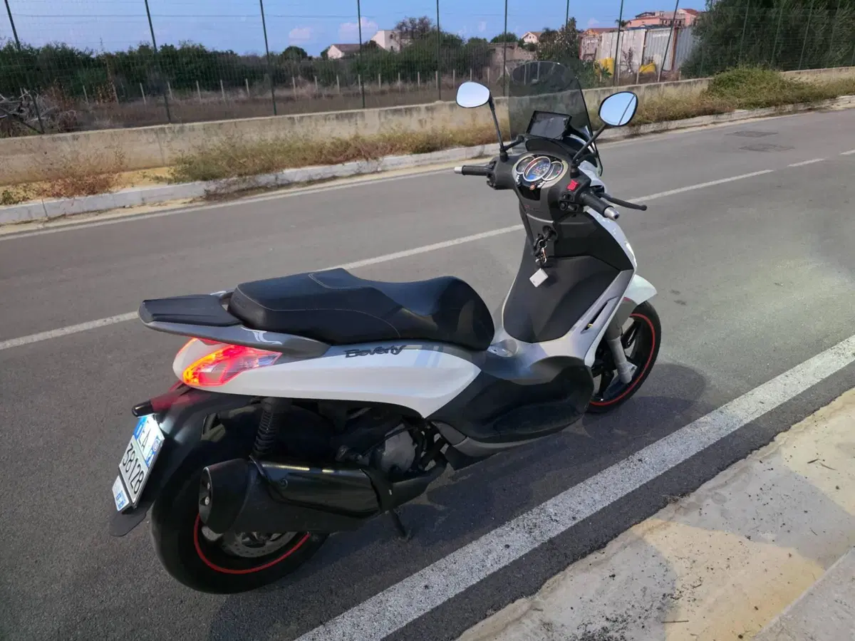 Piaggio Beverly 350 SportTouring ie ABS (2011 - 17) (2)