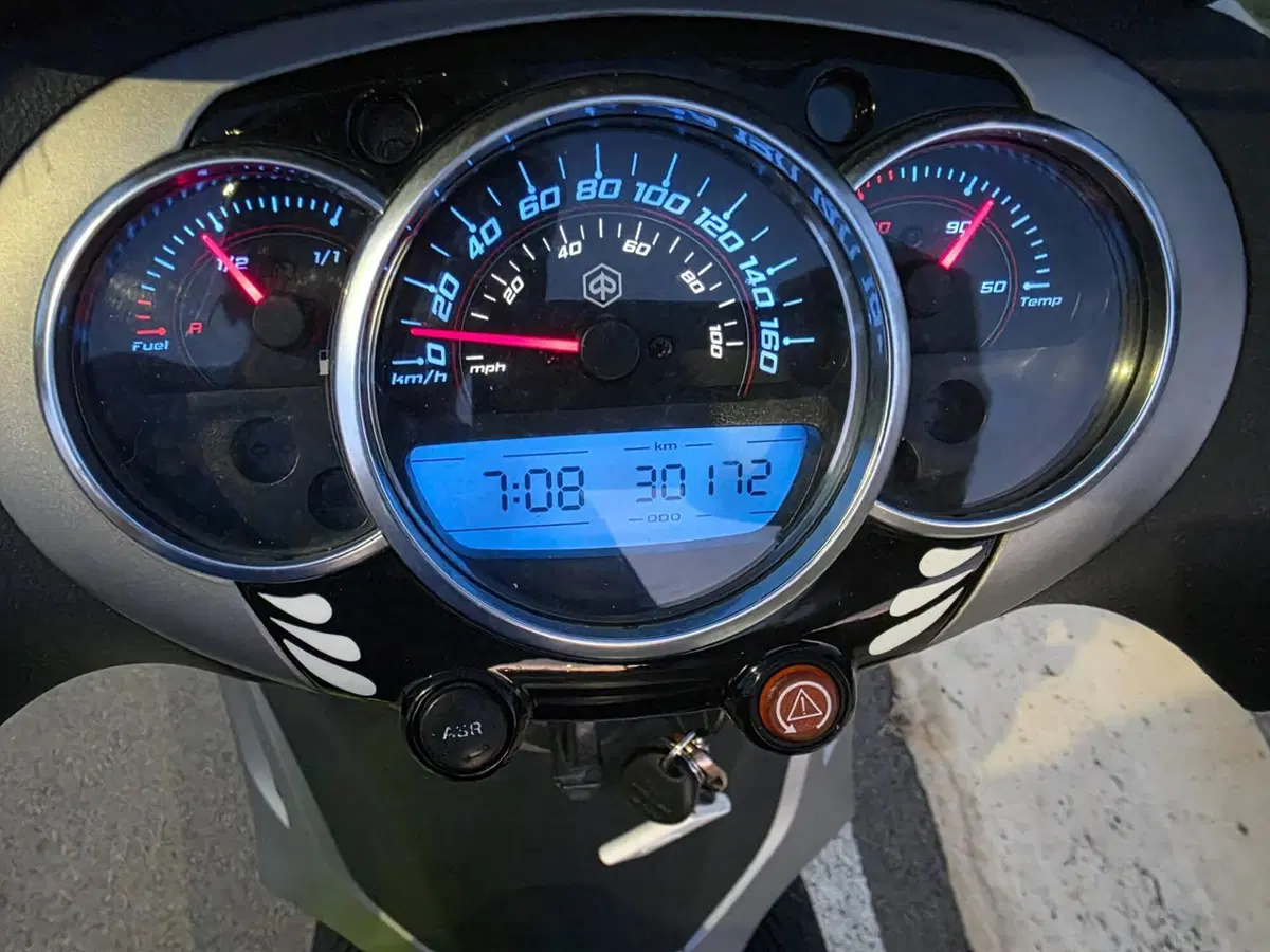 Piaggio Beverly 350 SportTouring ie ABS (2011 - 17) (5)