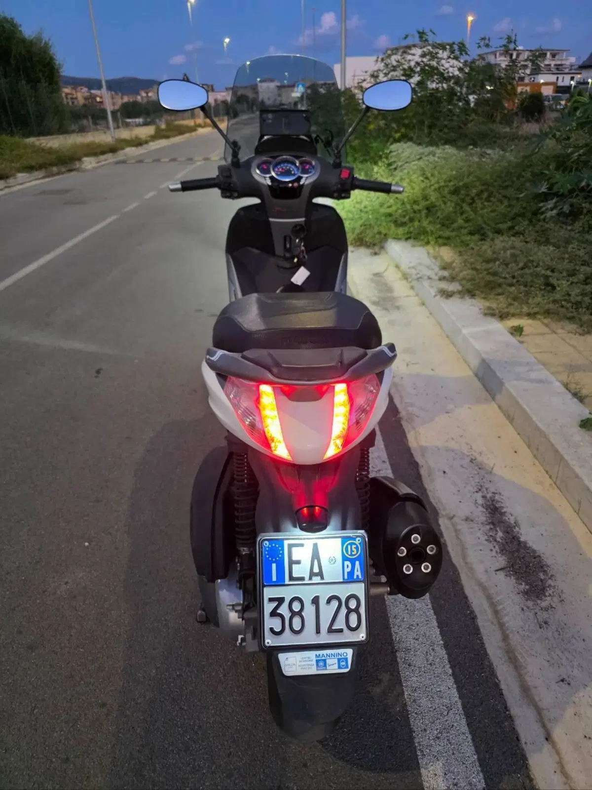 Piaggio Beverly 350 SportTouring ie ABS (2011 - 17) (6)