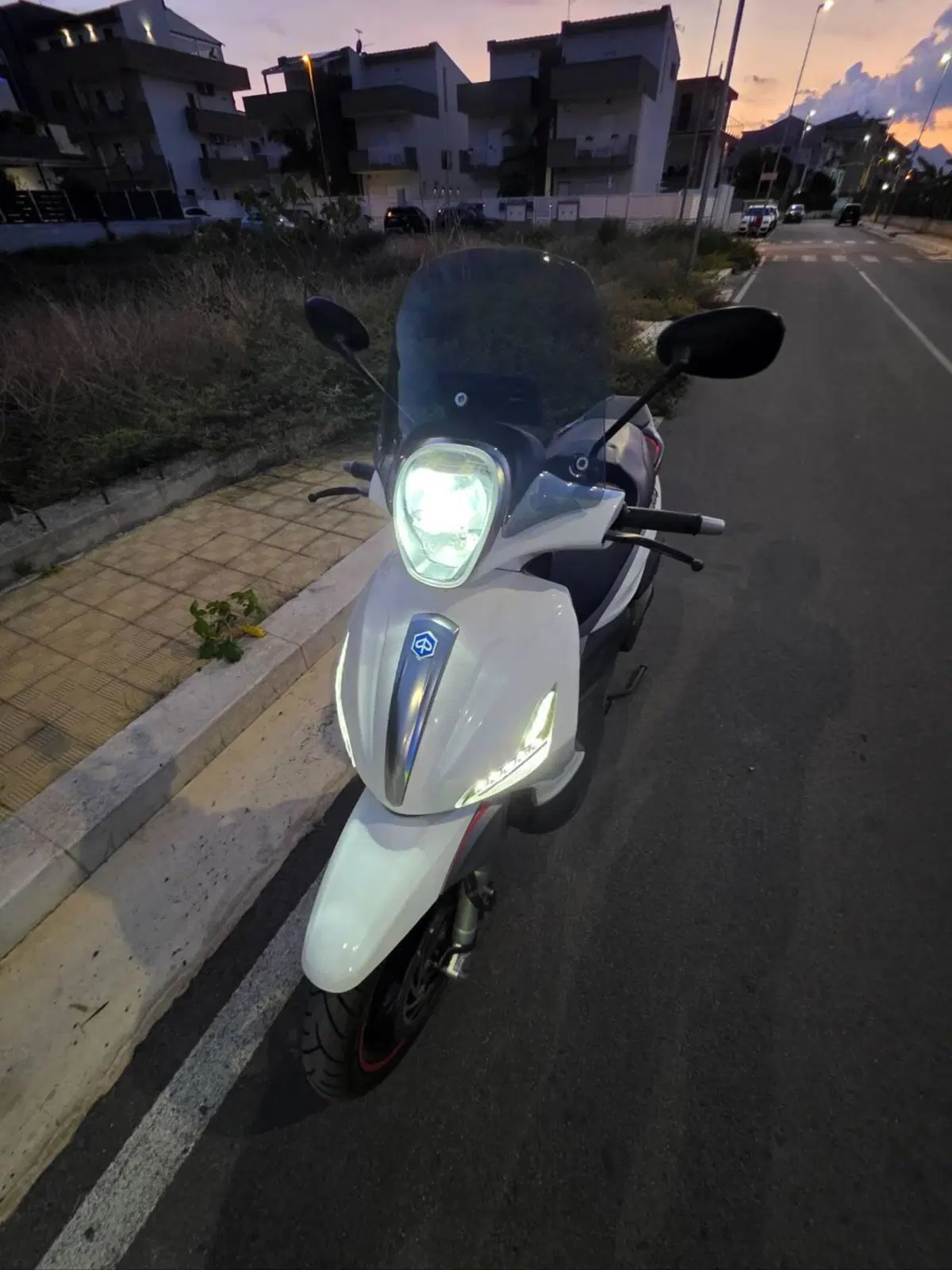 Piaggio Beverly 350 SportTouring ie ABS (2011 - 17) (7)