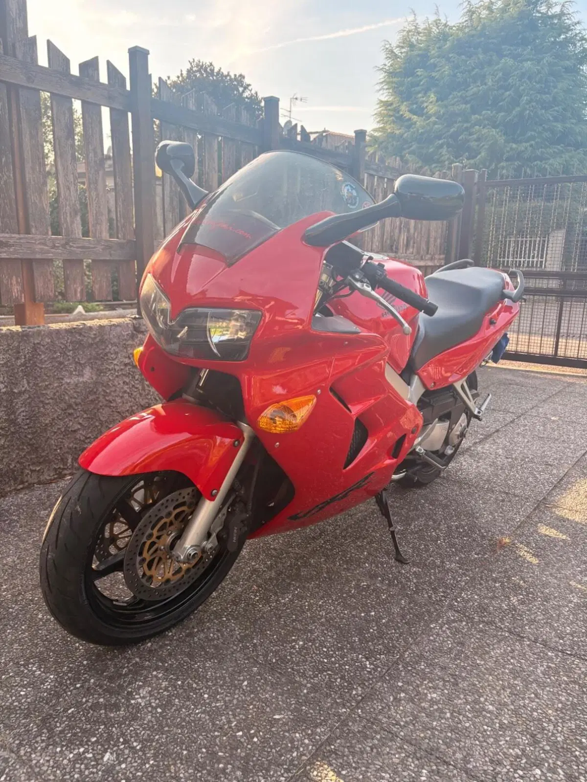 Honda VFR 800 (1998 - 01) (3)