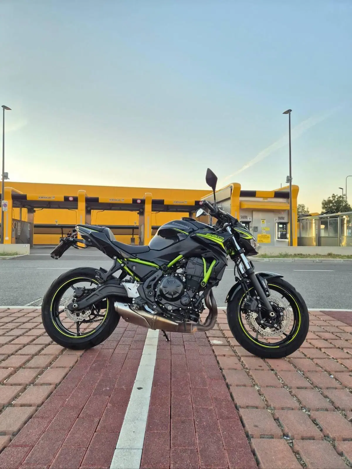 Kawasaki Z 650 (2020) (2)