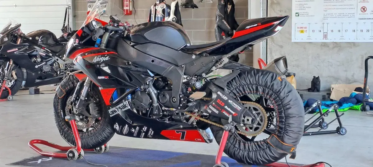 Kawasaki Ninja 600 ZX-6R (2009 - 16) (2)