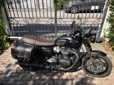 Triumph Bonneville T120 Black (2021 - 25) usata