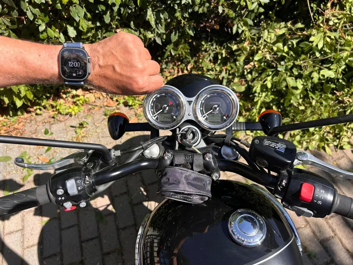 Triumph Bonneville T120 Black (2021 - 25) (5)