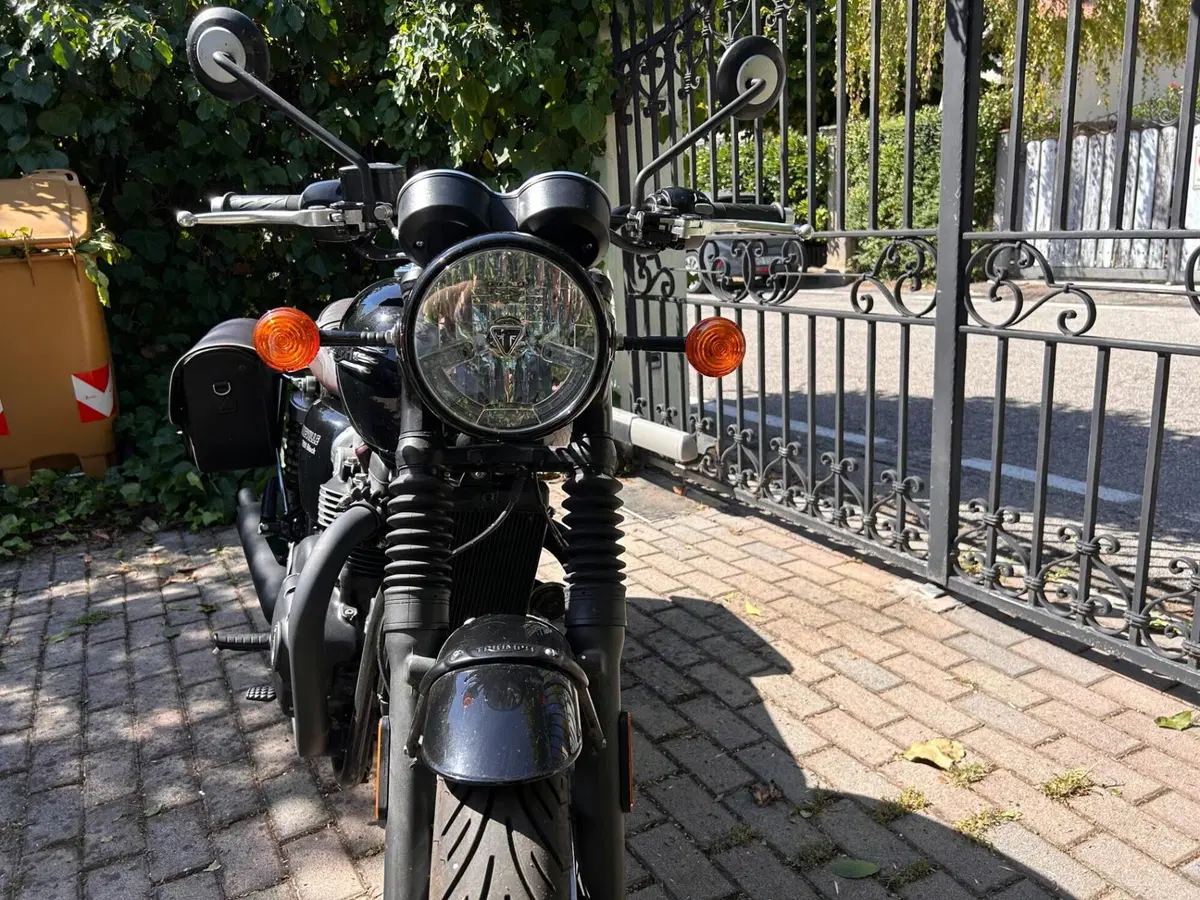 Triumph Bonneville T120 Black (2021 - 25) (6)