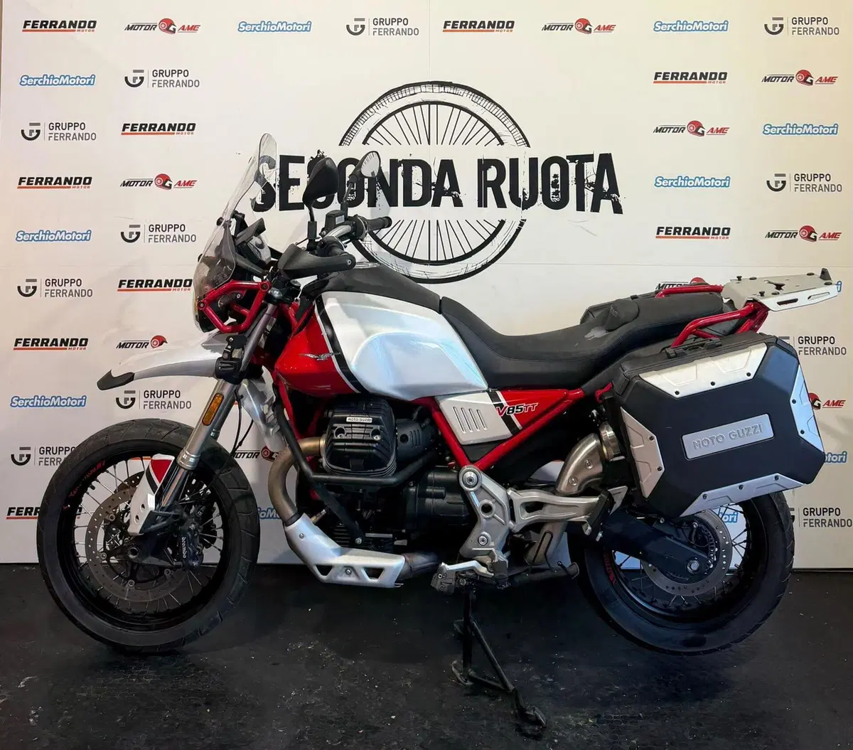 Moto Guzzi V85 TT Evocative Graphics (2019 - 20) (2)