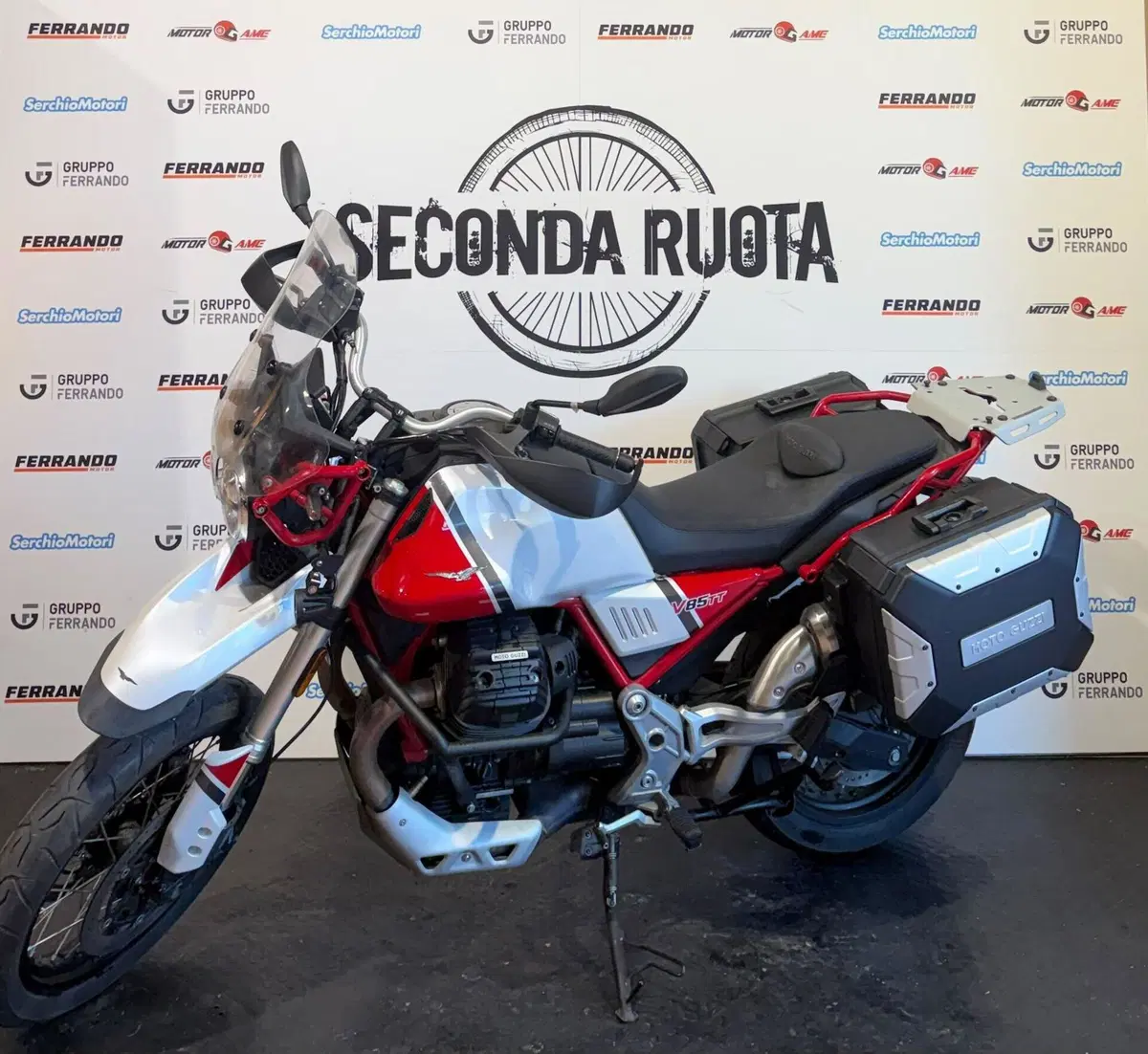 Moto Guzzi V85 TT Evocative Graphics (2019 - 20) (3)