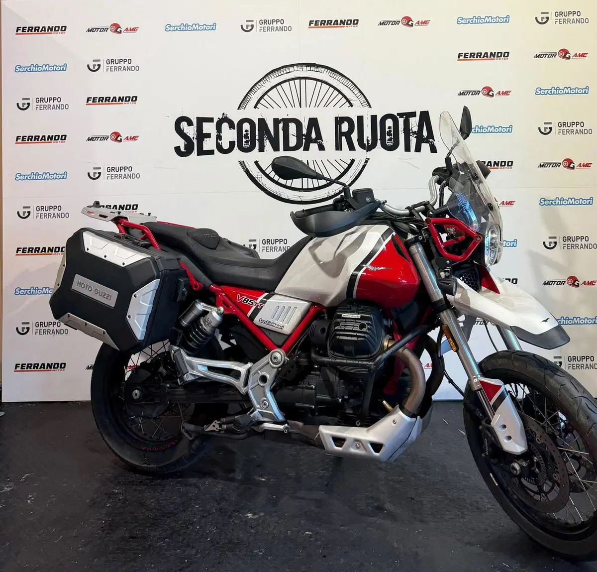 Moto Guzzi V85 TT Evocative Graphics (2019 - 20) (4)
