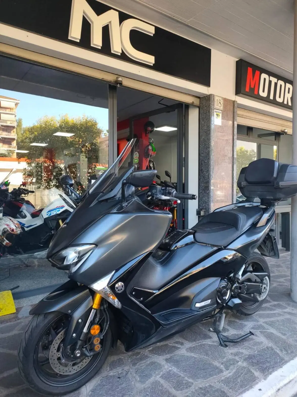 Yamaha T-Max 530 DX (2017 - 19) (2)