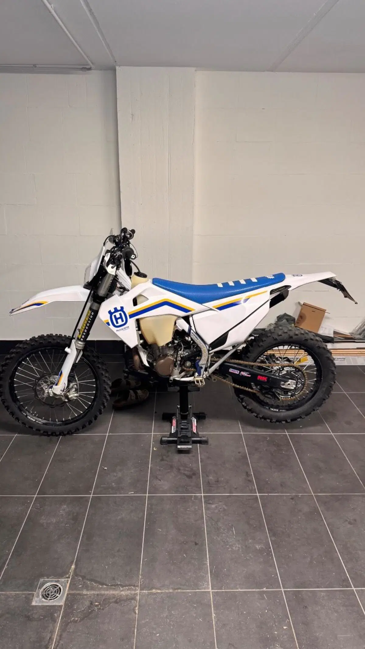 Husqvarna FE 450 Heritage (2023) (2)