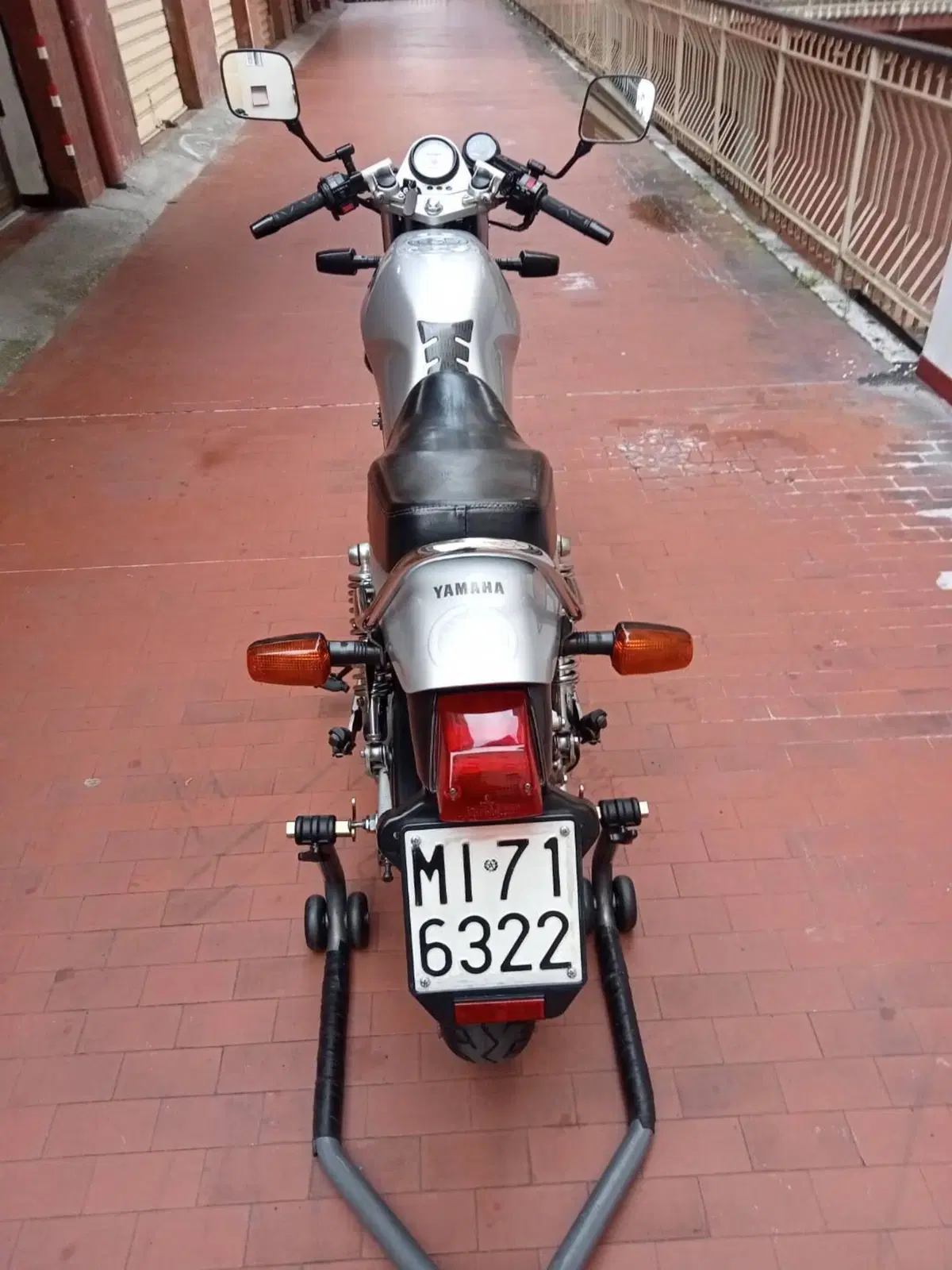 Yamaha SRX 600 (2)