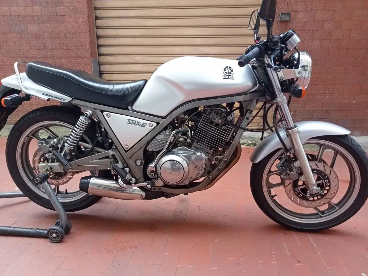 Yamaha SRX 600 (4)
