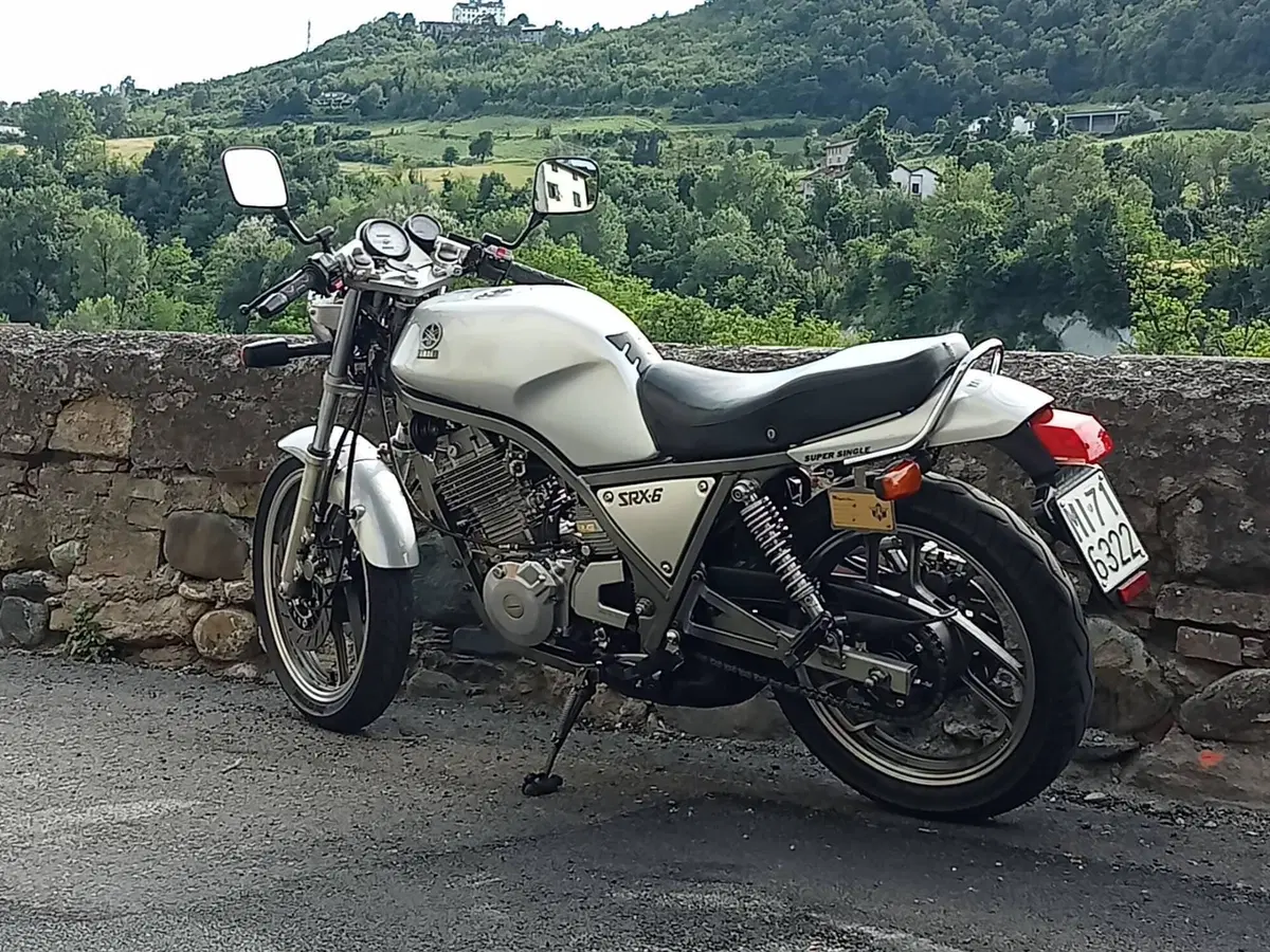 Yamaha SRX 600 (5)