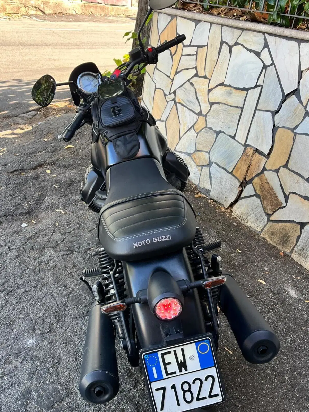 Moto Guzzi V7 Stone (2021 - 24) (3)