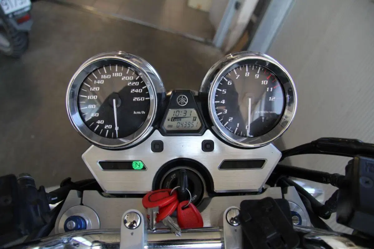 Yamaha XJR 1300 (2006 - 14) (5)